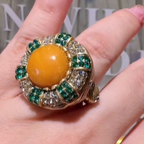 Collector’s Cabochon Ring Bold Amber Center Emerald & Diamond Timeless Elegance - Picture 2 of 10